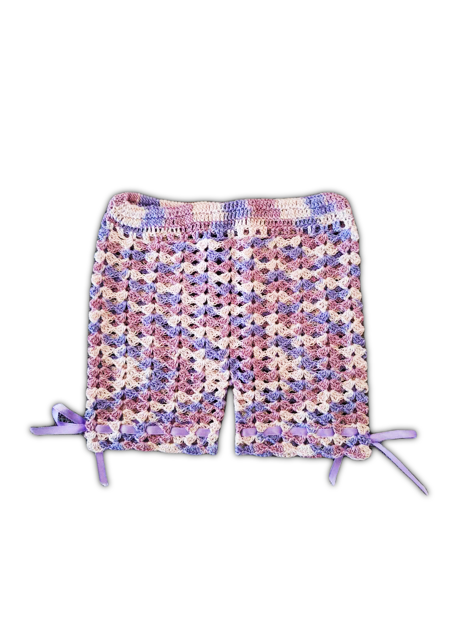 parte de trás dos calções, onde podemos ver a pequena fitinha que passa no fundo de cada uma das perninhas.