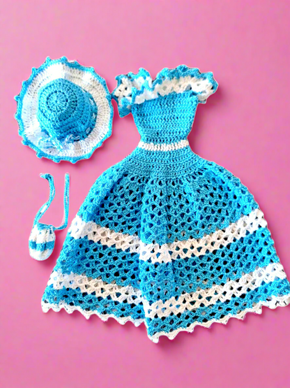 Fotografia somente da roupa, sem a boneca, para dar destaque ás peças que estão para venda.