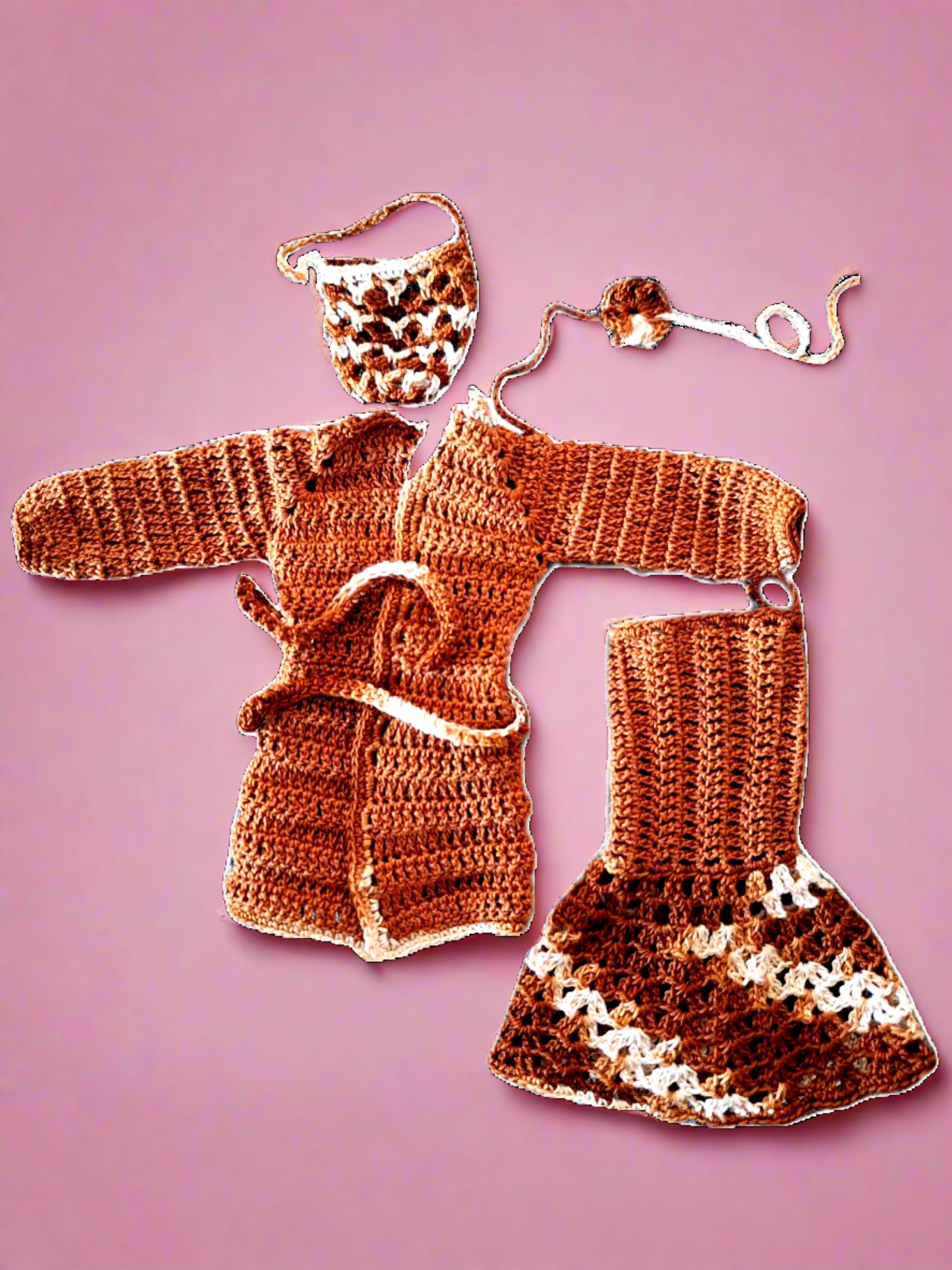 Fotografia somente da roupa, sem a boneca, para dar destaque às peças que estão para venda.