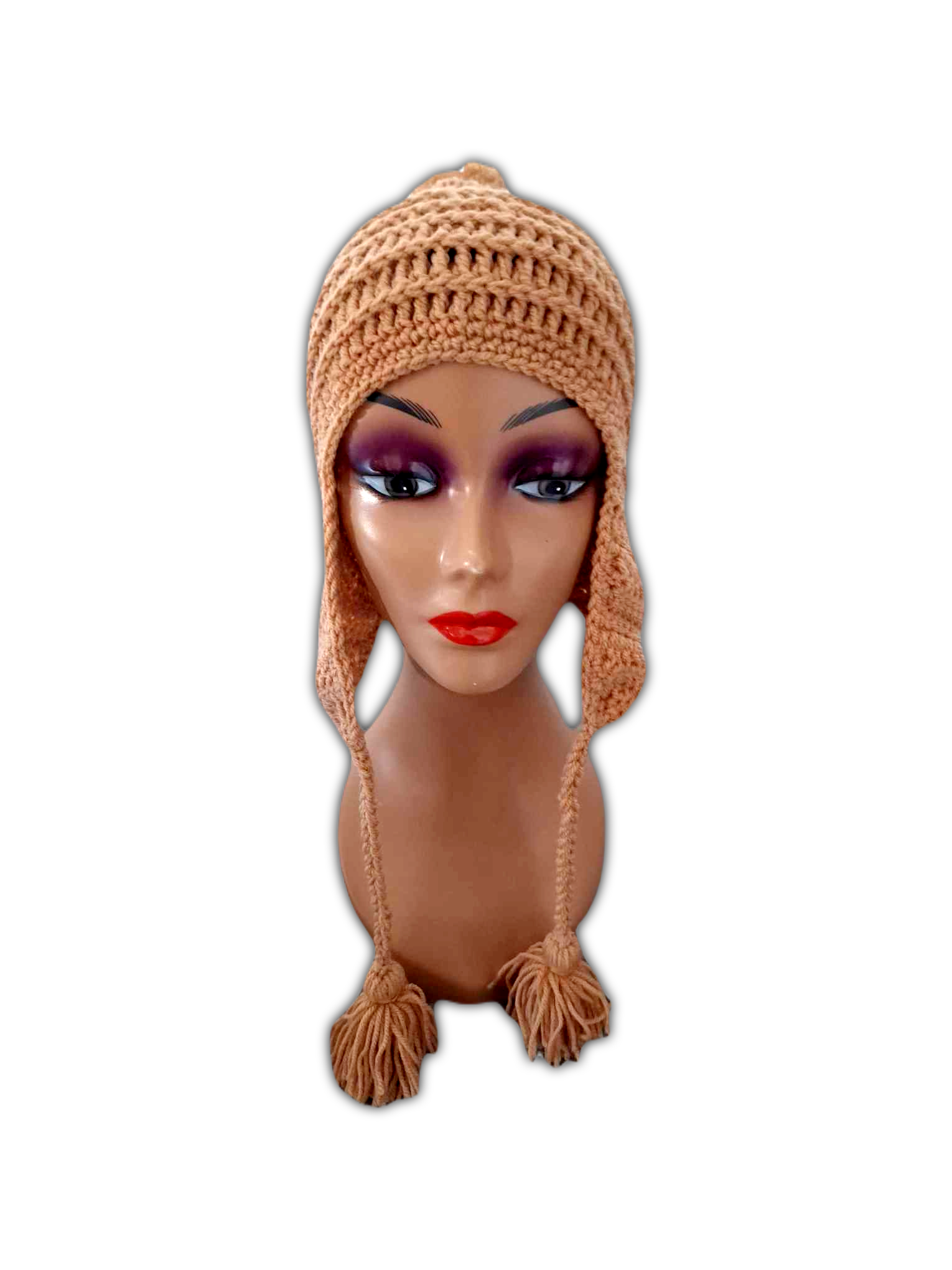 Bonito gorro bege com tapa orelhas e pompons na ponta. O produto está no manequim para que o cliente possa ver como este fica na cabeça.