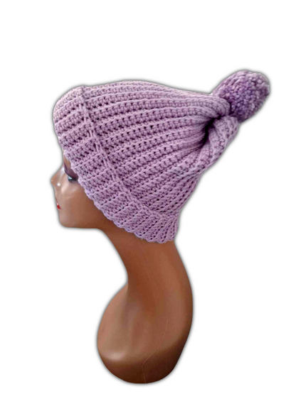 Lateral do gorro no manequim, para o cliente observar como este fica na cabeça.
