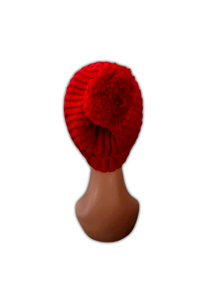 Parte de trás do gorro, dando destaque ao bonito pompom que este tem no topo.