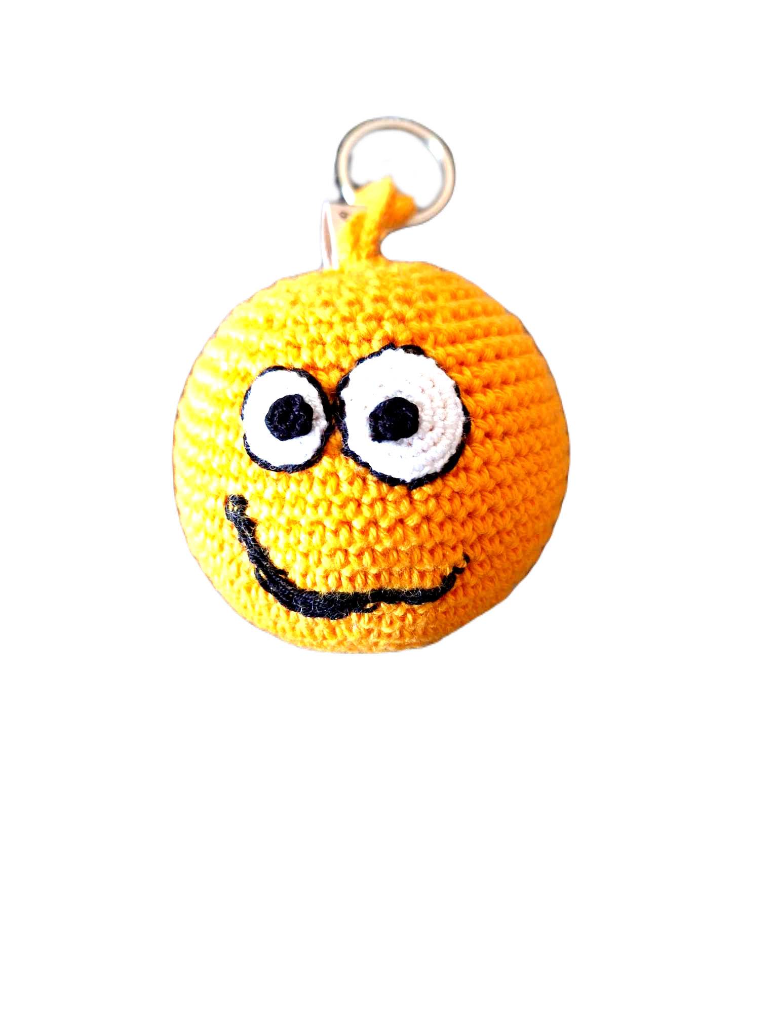 Porta Chaves com o formato do emoji "Tonto". Este é redondo, e completamente amarelo, com a exceção dos olhos que também são redondos (o direito maior que o esquerdo), brancos com a iris preta, e a boca com um sorriso torto, também preta.