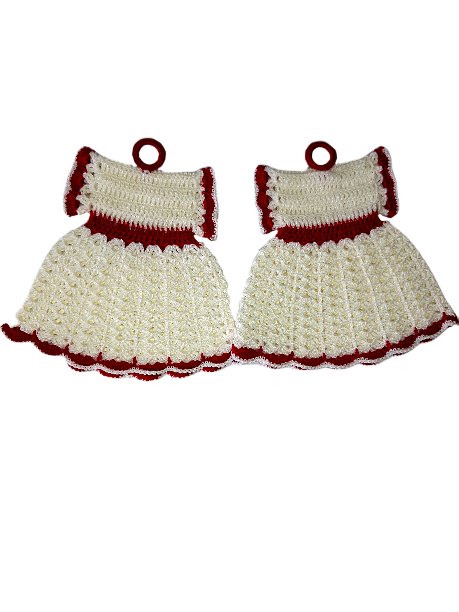 Vista frontal das pegas. Elas são com o formato de bonitos vestidos, com pormenores em vermelho nas mangas, cintura e fundo da saia e o restante em branco. 
