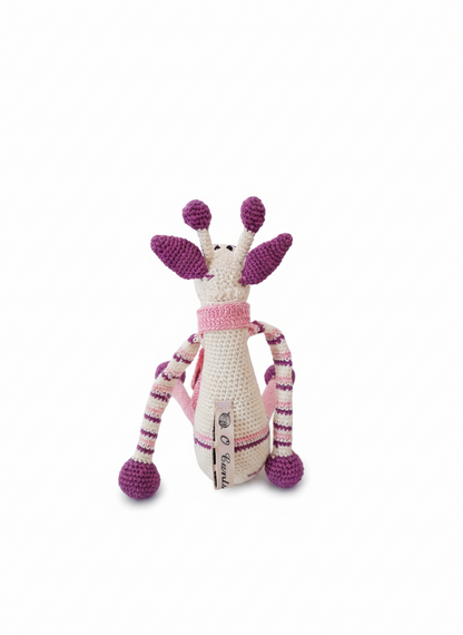 Amigurumi: "Gigi, a Elegância em Tons de Framboesa"