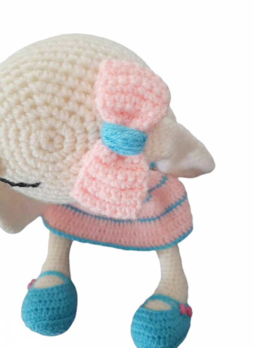 Amigurumi: "Cléo, a Mensageira das Nuvens de Algodão"