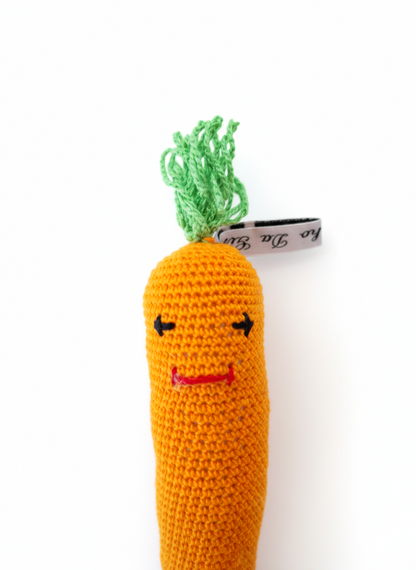 Amigurumi: "Cali, a Cenoura de Sorriso Doce"