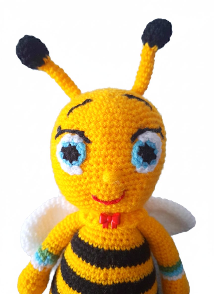 Amigurumi: "Melanie, a Abelhinha das Meias Coloridas"