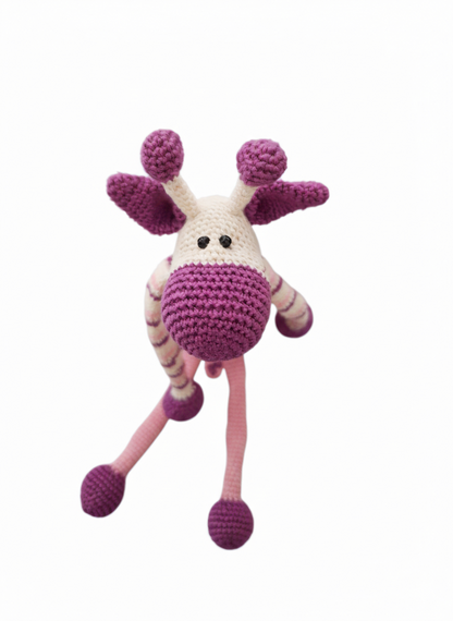 Amigurumi: "Gigi, a Elegância em Tons de Framboesa"