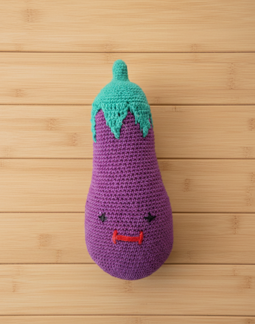 Amigurumi: "Bia, a Beringela do Doce Sorriso"