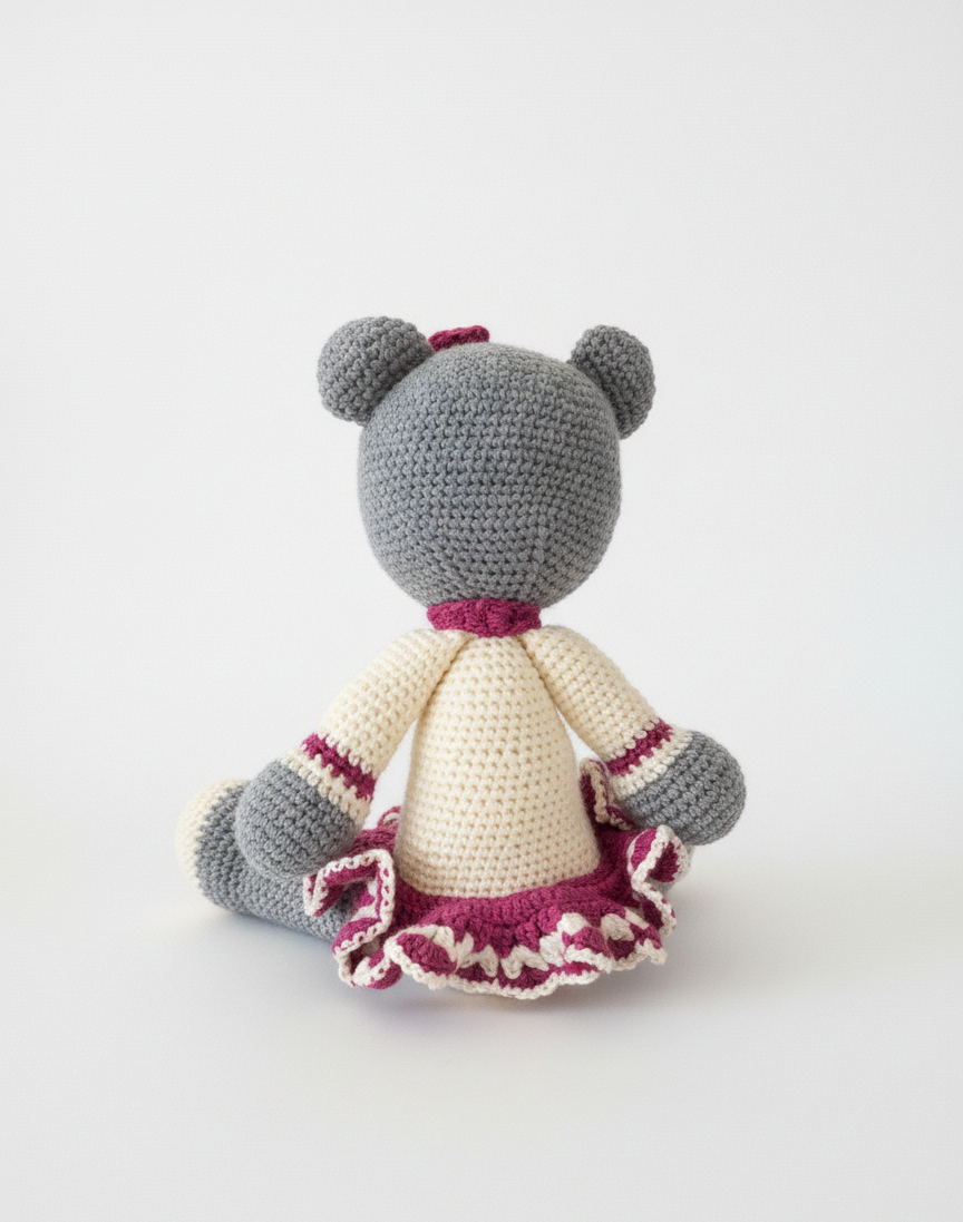 Amigurumi: "Amora, a Ursinha do Bosque Doce"