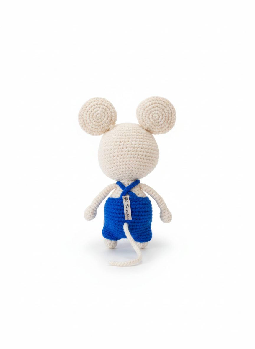 Amigurumi: "Bernardo, o Pequeno Explorador de Sonhos"
