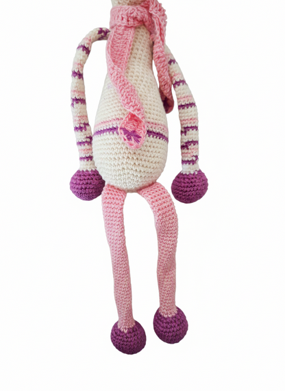 Amigurumi: "Gigi, a Elegância em Tons de Framboesa"