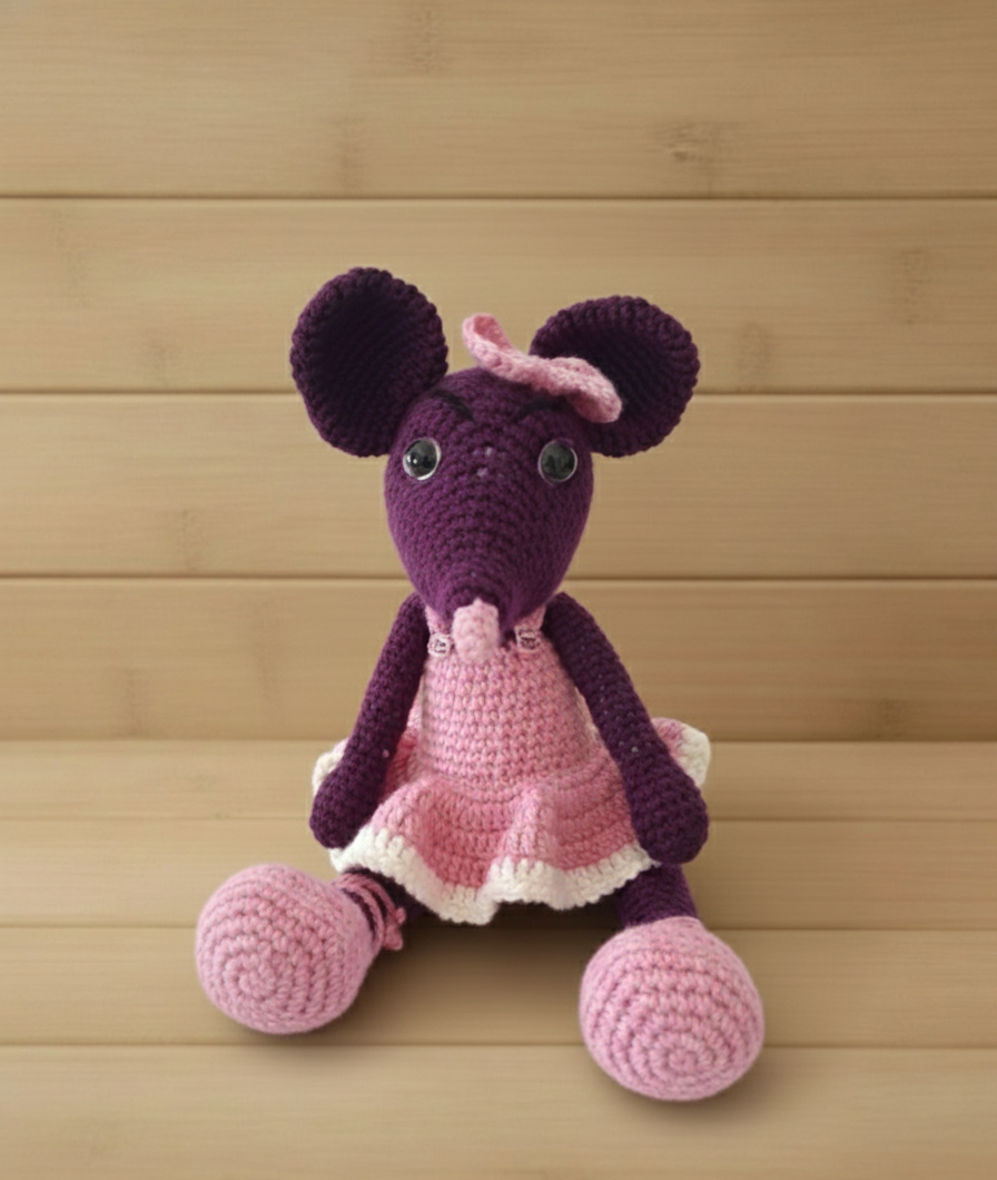 Amigurumi: "Pérola, a Ratinha Aprendiz"