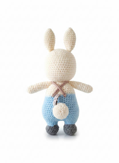 Amigurumi: "Barnabé, o Coelhinho Jardineiro"
