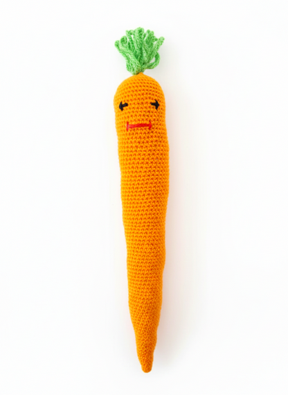 Amigurumi: "Cali, a Cenoura de Sorriso Doce"