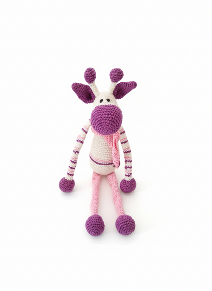 Amigurumi: "Gigi, a Elegância em Tons de Framboesa"